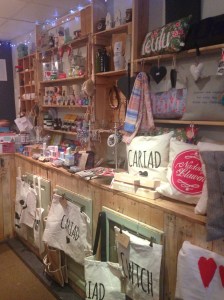 Cwtsh bach, Rhiwbina